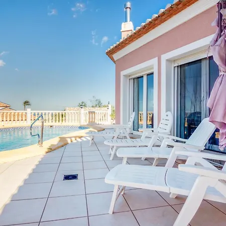 Pet Friendly In With Kitchen