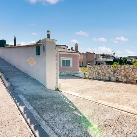 Pet Friendly In With Kitchen