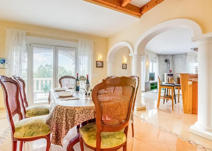 Pet Friendly In With Kitchen Denia