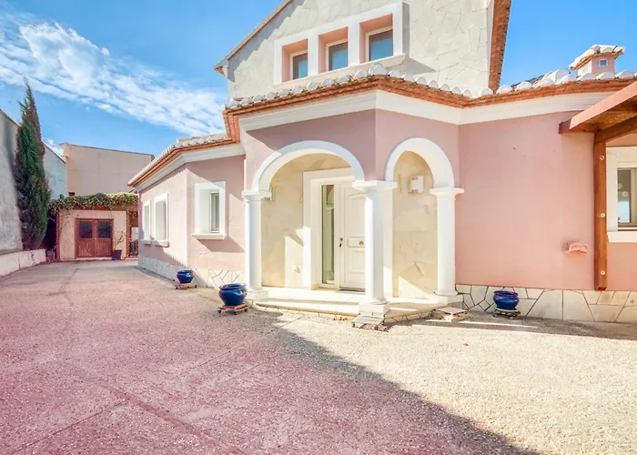 Pet Friendly In With Kitchen デニア