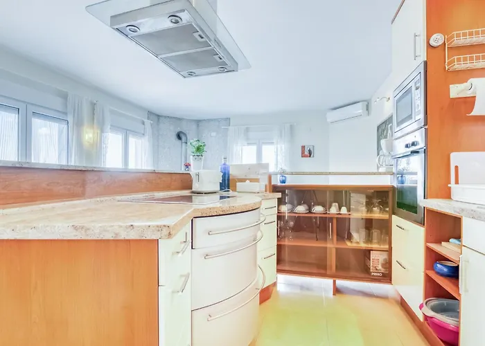 Pet Friendly In With Kitchen 別荘