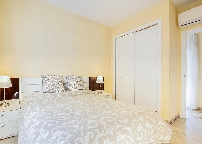 Pet Friendly In With Kitchen Denia